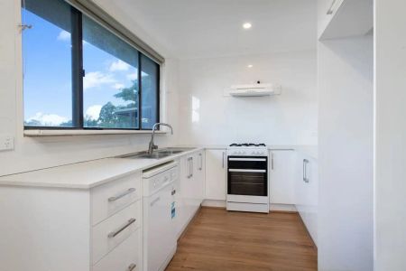 “Three Bedroom Family Home - Includes Water Usage” - Photo 3