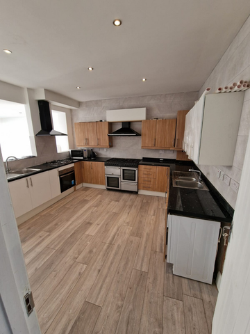 1 bedroom in a house share to rent - Photo 3