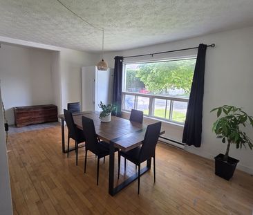 7 1/2 GRAND À LOUER, ANIMAUX ACCEPTÉS - Photo 1