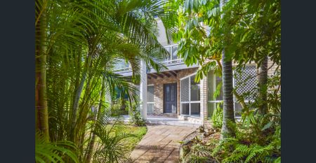 PRIVATE, ELEVATED POSITION. WALKING DISTANCE TO SHOPS & TRANSPORT - Photo 4