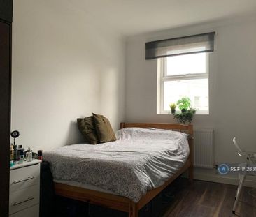 1 bedroom in a flat share to rent - Photo 1