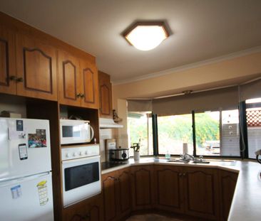 3 Bedroom 2 Bathroom Home in Perfect Location - Photo 3