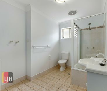 REFURBISHED, 2 BEDROOM APARTMENT IN NEWMARKET - Photo 6