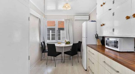 Tauranga 3 bedroom home in the city near Hospital - Photo 2