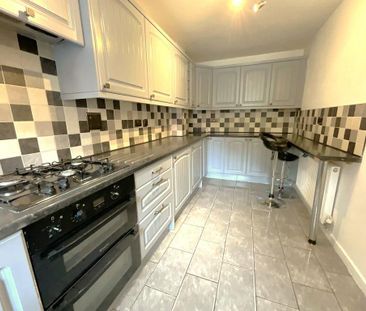 4 bedroom townhouse to rent - Photo 3