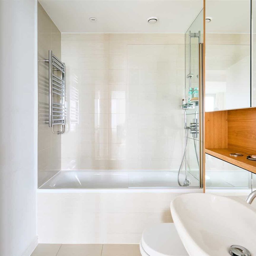 Eastfields Avenue, SW18, London - Photo 1