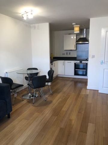 2 Bed Flat, Chancellor Way, RM8 - Photo 3