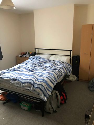 10 Mostyn Road - Photo 3