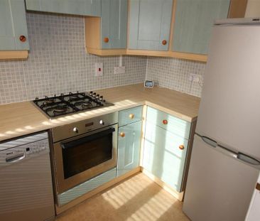 2 bedroom end of terrace house to rent - Photo 5