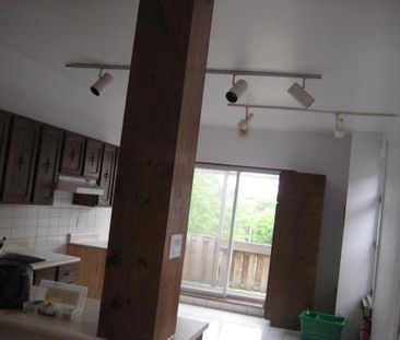 Beau, grand, 4-1/2 NDG H4A2Z1- Triplex – 3-eme etage. Cachet- Rue M... - Photo 3