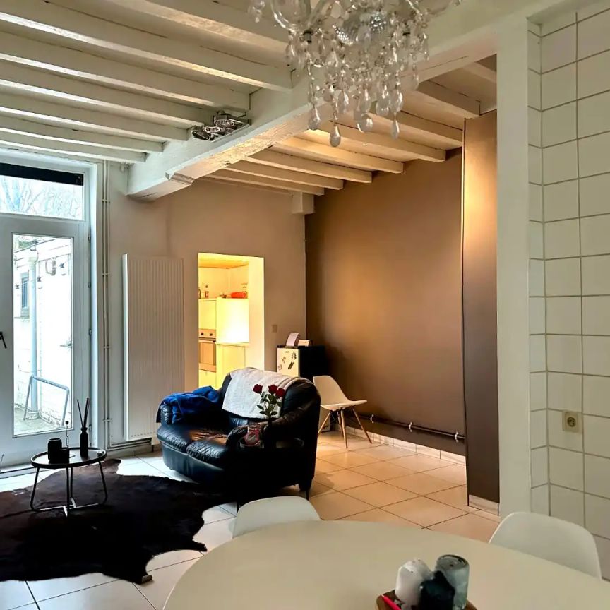 Gemeubelde rijwoning vlakbij Sint-Annarei - Photo 1