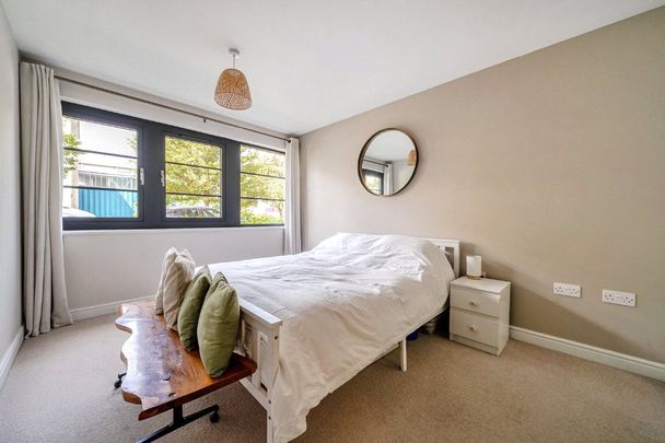 Kestrel Road, Farnborough, Hampshire, GU14 - Photo 1