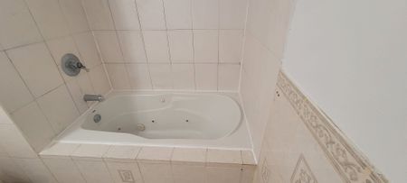 For Lease - 28 Greenleaf Terrace Unit# Ground Floor, Toronto, Ontario - Photo 2