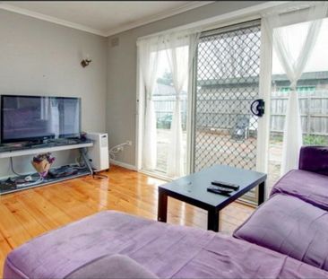 8 Fellowes Street, Seaford VIC - Photo 1