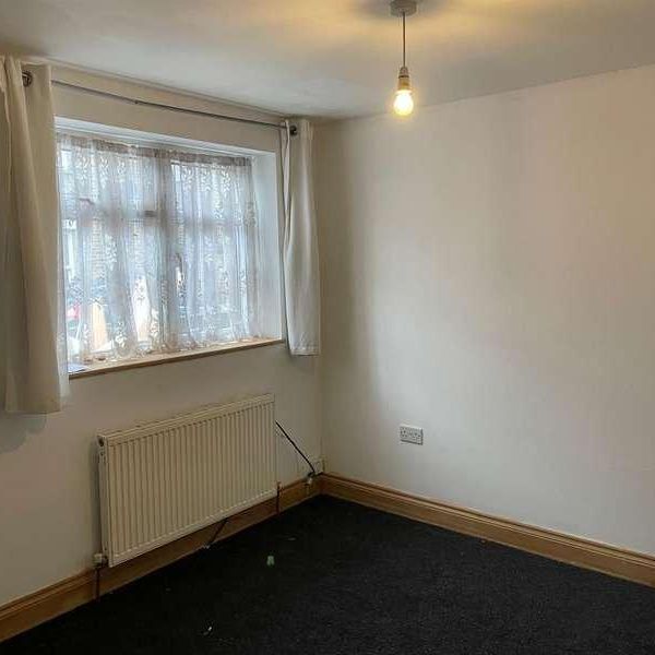 Inverness Road, Hounslow, TW3 - Photo 1