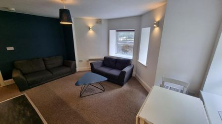 3 bedroom flat to rent - Photo 2