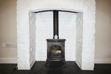 2 bedroom end of terrace house to rent - Photo 3