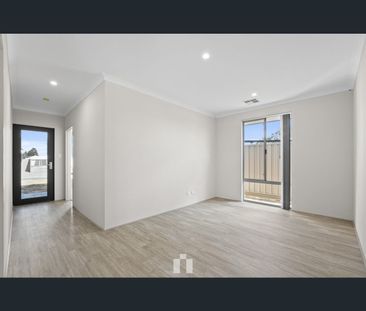 4 Pepperbush Crescent, Piara Waters, WA 6112 - Photo 1