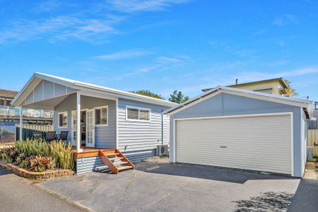 Hamptons Bayside Cottage - Photo 3