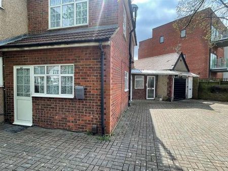 Sutton Lane, Hounslow, TW3 - Photo 2