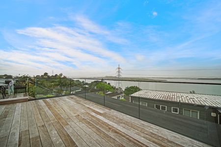 Designer 5 Bedroom Home Hillsborough - Photo 3