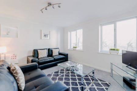 One Bedroom Apartment - Photo 2