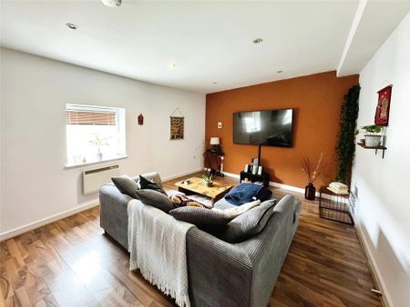 2 bedroom penthouse to rent - Photo 3