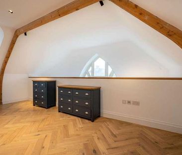 Down Road, Merrow, GU1 - Photo 2