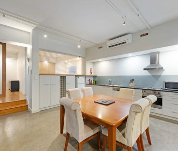 It's good to be king - No Car Bay - Photo 3