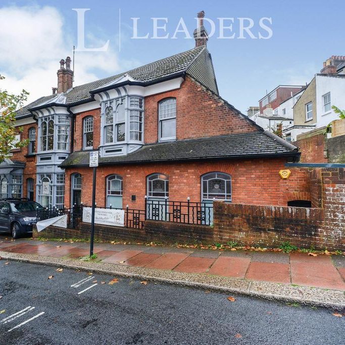 5 bedroom flat to rent - Photo 1