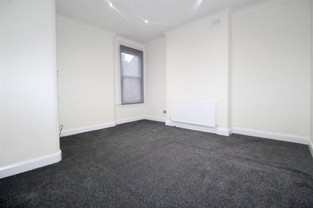 2 Bedroom Flat - Above Shop To Let - Photo 3