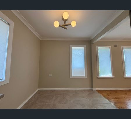 10 Kirkton Crescent, Woodberry, NSW 2322 - Photo 5