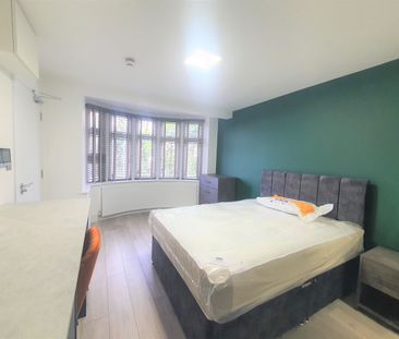 Twyford Abbey Rod, Hanger Lane, NW10 7HG - Photo 6