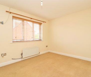 3 bedroom Semi-Detached House to let - Photo 5