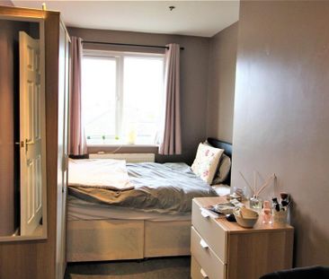 4 bedroom private hall to rent - Photo 6