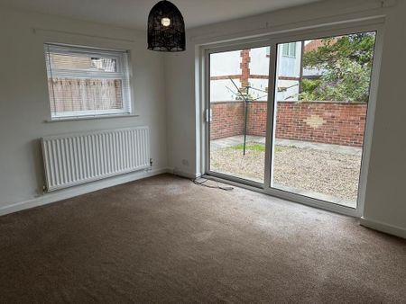 3 bedroom semi-detached house to rent - Photo 4