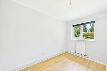 Sarisbury Close, Tadley, Hampshire, RG26 - Photo 3