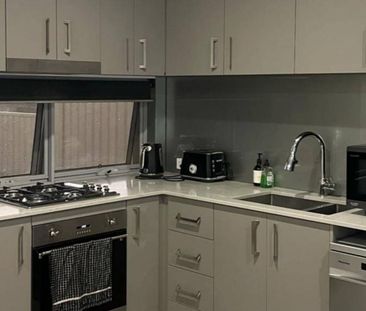 Beautiful Modern 2 bedroom and 2 bathroom apartment - TUART HILL - Photo 2