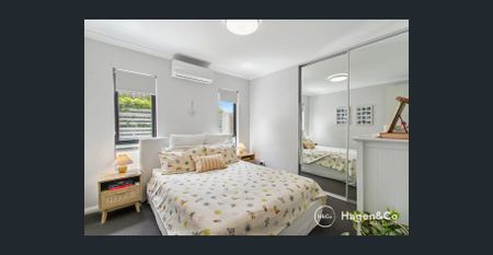 Stylish, Secure Apartment – Perfect for Easy Living or Lock-and-Leave - Photo 2