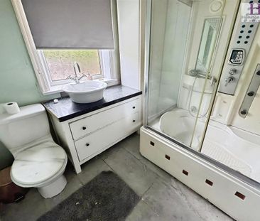 4 bedroom end of terrace house to rent - Photo 4