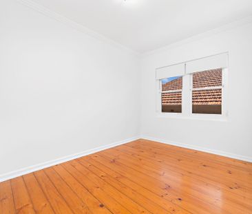 Spacious Ground-floor Apartment Just Moments From North Beach - Photo 5