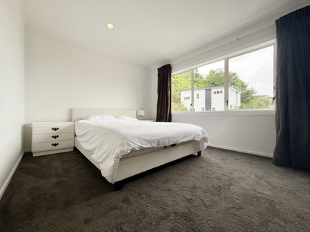 4 Bedroom Townhouse in Thorndon - Photo 3