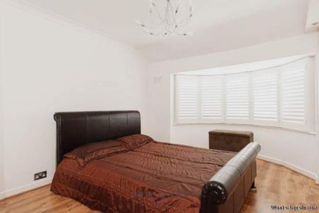 3 bedroom property to rent in Epsom - Photo 4