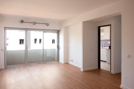 Apartamento T2 com garagem, em Campo de Ourique - Photo 2