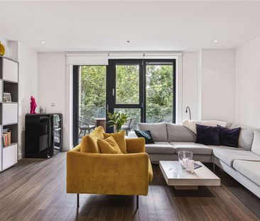 Spacious two bedroom, two bathroom apartment with private outside s... - Photo 3