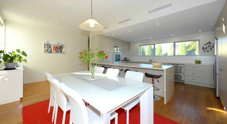 Effortless Living in a Beautifully Presented Home - Photo 3