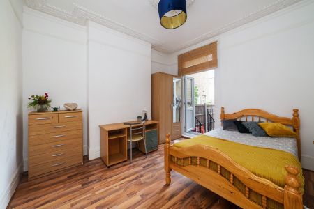 🏡 An Amazing Property in Haringey - Must be Seen! 🏡 Room 2 - Photo 4