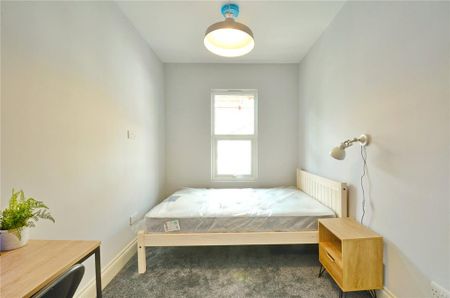 5 bedroom end of terrace house to rent - Photo 4