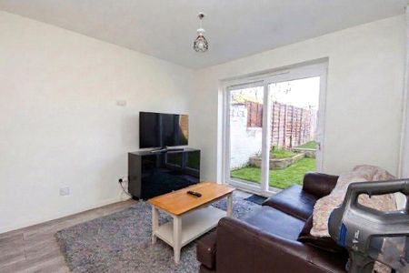 4 bedroom terraced house to rent - Photo 2