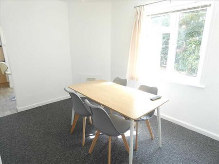 5 bedroom bungalow to rent - Photo 4